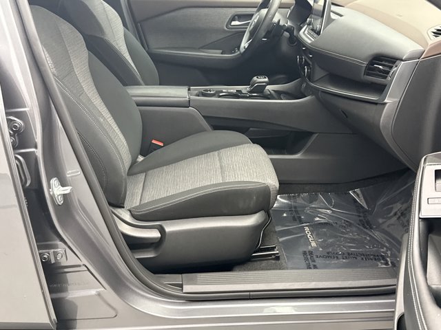 Used 2023 Nissan Rogue SV AWD/4WD image 16