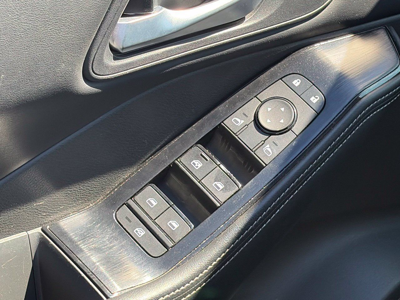 Used 2025 Nissan Rogue SV FWD image 5