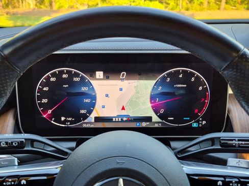 Used 2023 Mercedes-Benz GLC 300 image 17