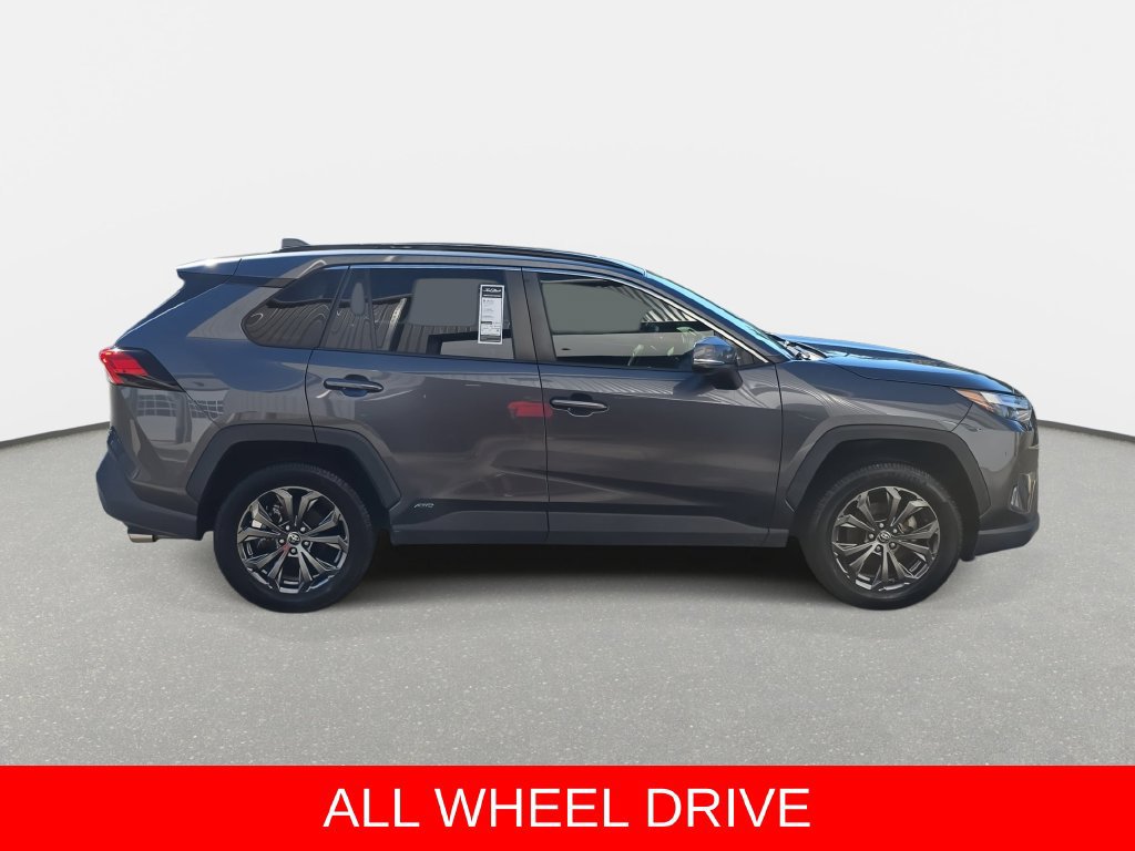 Used 2022 Toyota RAV4 XLE Premium AWD/4WD image 4