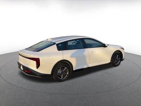 Used 2025 Kia K4 LXS image 15