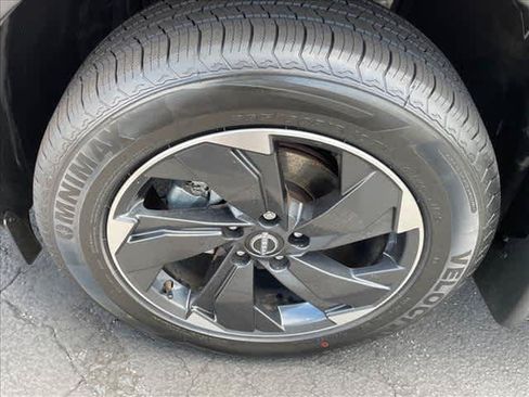Used 2024 Nissan Rogue SV FWD image 11