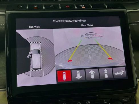 Used 2025 Jeep Grand Cherokee Limited w/ Luxury Tech Group II image 15