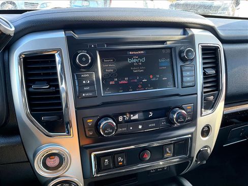 Used 2019 Nissan Titan SV w/ SV Convenience Package image 26