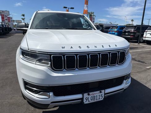 Used 2024 Jeep Wagoneer L Series II RWD image 6