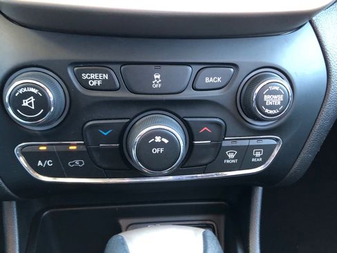 Used 2017 Jeep Cherokee Latitude w/ Safety/Convenience Group image 21