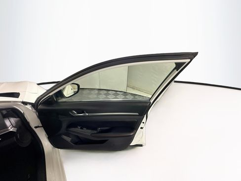 Used 2025 Nissan Altima 2.5 SR FWD image 30