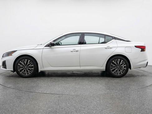 Used 2025 Nissan Altima 2.5 SV FWD image 5