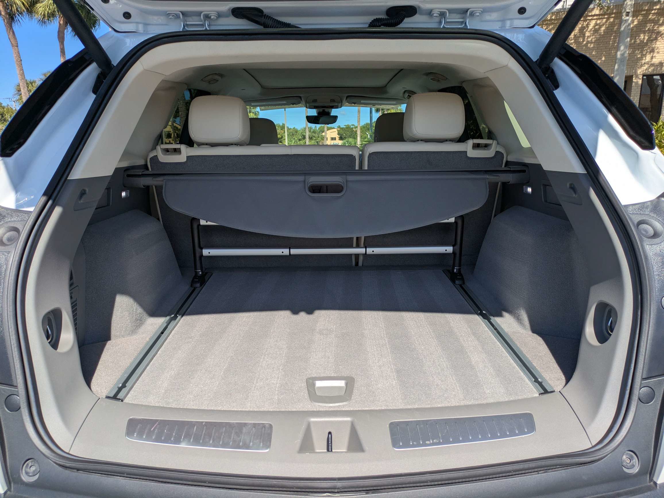Certified 2024 Cadillac XT5 Premium Luxury w/ Technology Package FWD image 10