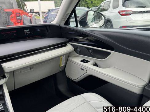 Used 2026 Lincoln Nautilus Premier w/ Equipment Group 102A AWD/4WD image 17