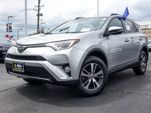 Used 2018 Toyota RAV4 XLE AWD/4WD image 1