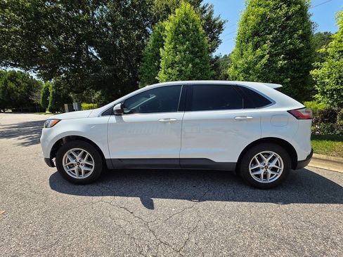 Used 2023 Ford Edge SEL AWD/4WD image 2