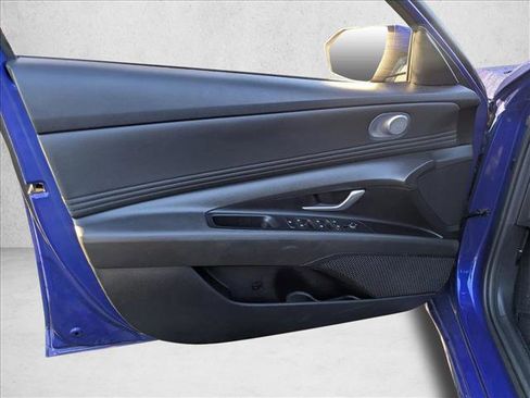 Used 2023 Hyundai Elantra SEL w/ Convenience Package image 13