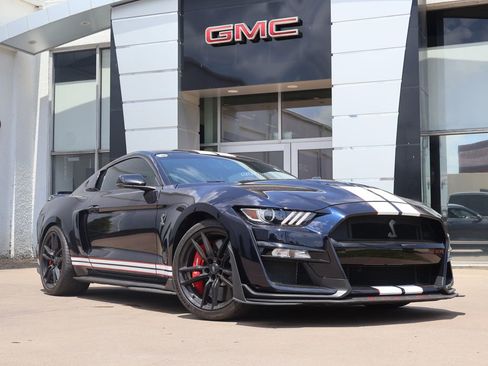 Used 2021 Ford Mustang Shelby GT500 w/ Technology Package RWD image 2