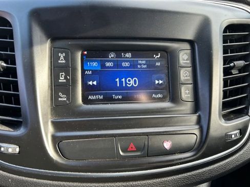 Used 2016 Chrysler 200 Limited image 13