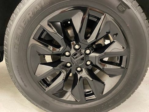 Used 2024 Chevrolet Silverado 1500 Custom AWD/4WD image 26