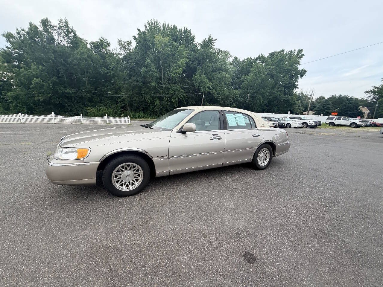 Used 1999 Lincoln Town Car Signature RWD image 46