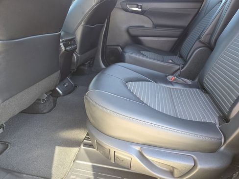 Used 2023 Toyota Highlander XSE image 32