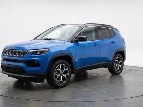 Used 2025 Jeep Compass Limited AWD/4WD image 3