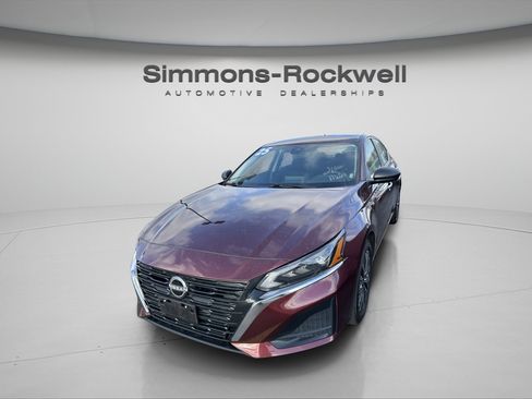 Used 2025 Nissan Altima 2.5 SV FWD image 7