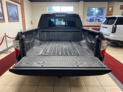 Used 2018 Nissan Titan S w/ S Utility Package RWD image 6