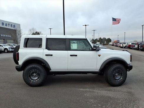 New 2025 Ford Bronco Badlands image 2
