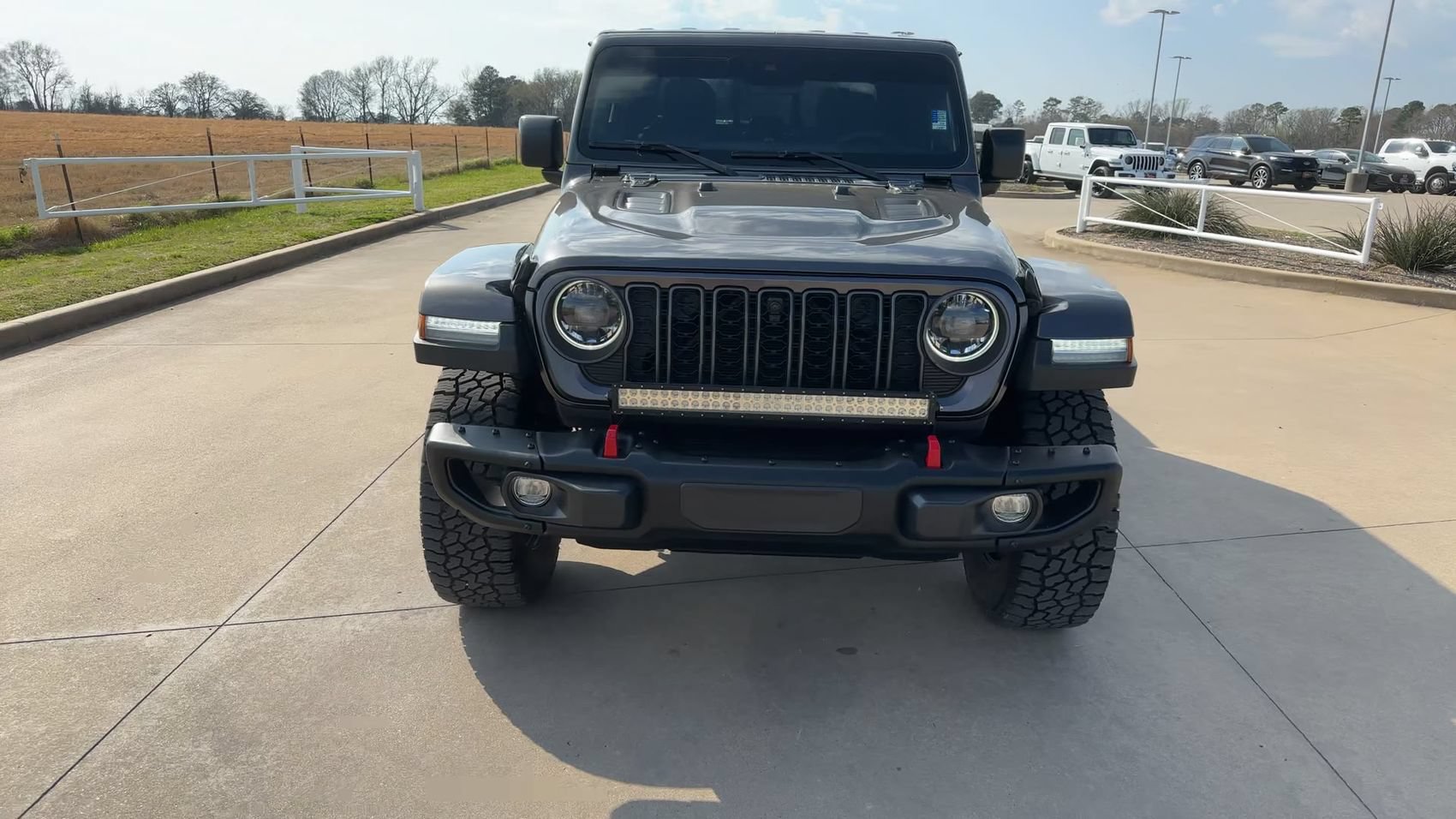 Used 2024 Jeep Gladiator Rubicon AWD/4WD image 4
