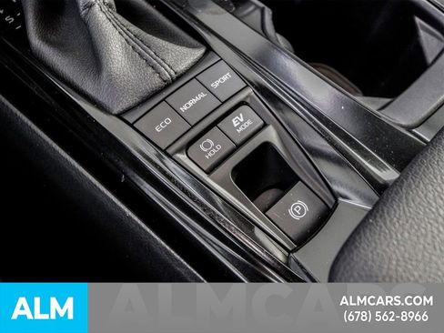 Used 2025 Toyota Camry SE image 39