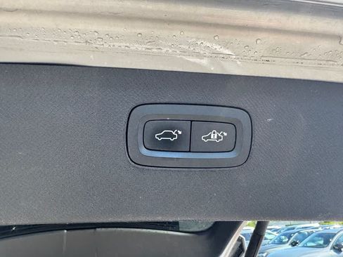 Used 2019 Volvo XC90 T6 Momentum w/ Protection Package Premier AWD/4WD image 14
