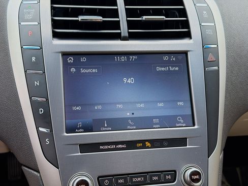 Used 2020 Lincoln MKZ FWD image 11