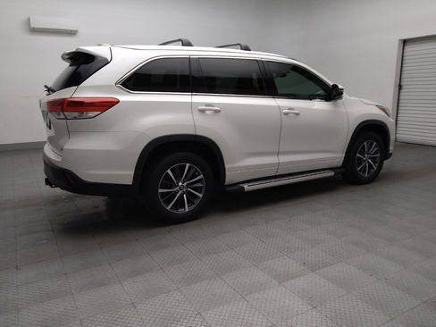 Used 2017 Toyota Highlander XLE image 10