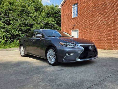 Used 2016 Lexus ES 350 w/ Luxury Package w/Wood Trim FWD image 3