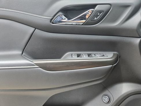 Used 2023 GMC Acadia SLT w/ Elevation Edition FWD image 25