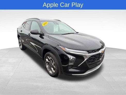 Used 2024 Chevrolet Trax LT w/ Driver Confidence Package FWD image 5