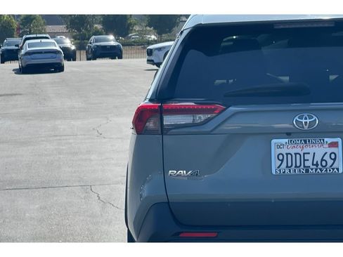 Used 2022 Toyota RAV4 XLE Premium AWD/4WD image 15