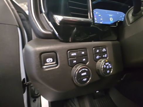 Used 2025 Chevrolet Silverado 1500 LT Trail Boss w/ LT Trail Boss Premium Package AWD/4WD image 32