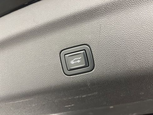 Used 2021 Chevrolet Tahoe Z71 image 23