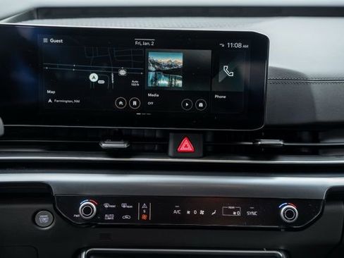 Used 2025 Kia Carnival image 16