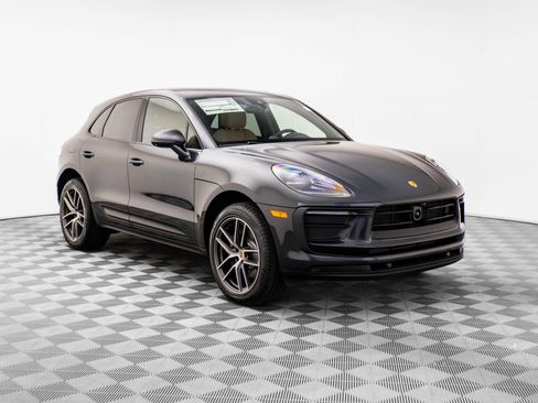 Certified 2026 Porsche Macan AWD/4WD image 6