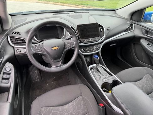 Used 2017 Chevrolet Volt LT w/ Comfort Package FWD image 9