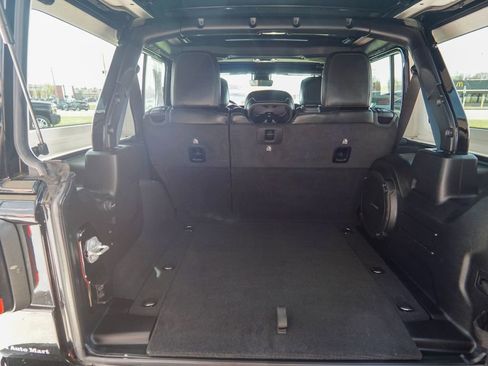 Used 2022 Jeep Wrangler Unlimited Rubicon w/ Xtreme Recon 35" Tire Package image 11