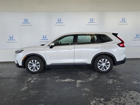 Used 2023 Honda CR-V LX image 3