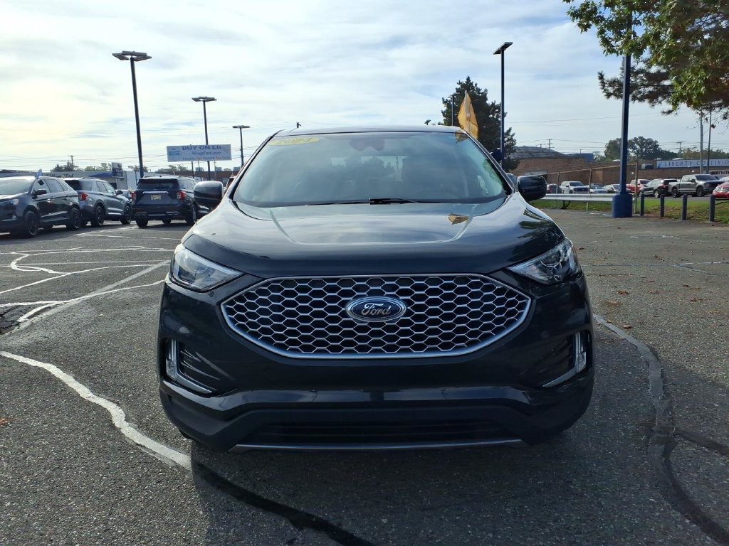 Certified 2024 Ford Edge SEL w/ Convenience Package AWD/4WD image 3