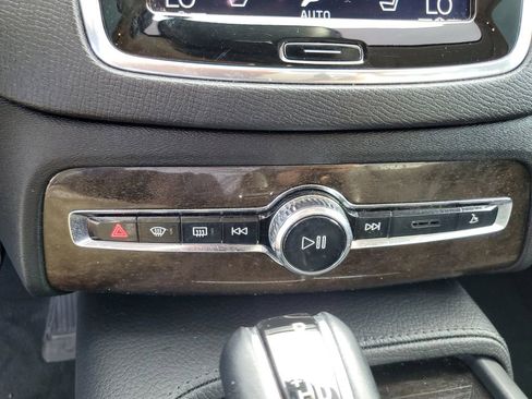 Used 2018 Volvo XC90 T6 Momentum w/ Convenience Package image 16