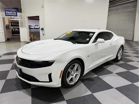 Used 2019 Chevrolet Camaro LT image 9
