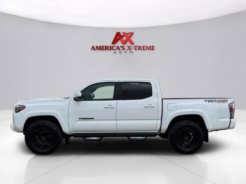 Used 2022 Toyota Tacoma TRD Sport w/ Technology Package AWD/4WD image 2