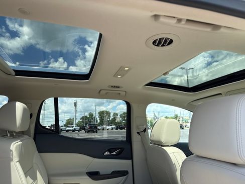 Used 2020 GMC Acadia Denali w/ Technology Package FWD image 3