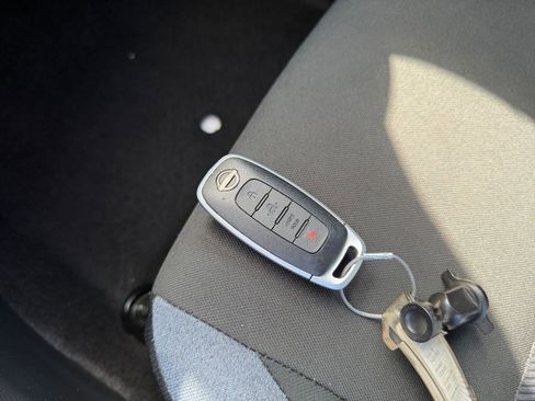 Used 2025 Nissan Versa SV image 21