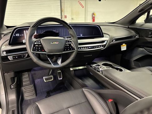 New 2026 Cadillac Lyriq V w/ LPO, Floor Liner Package AWD/4WD image 32