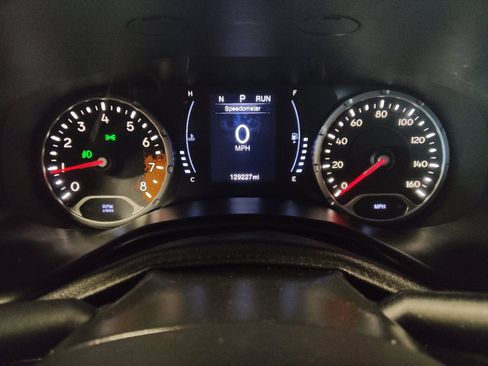 Used 2018 Jeep Renegade Altitude FWD image 23
